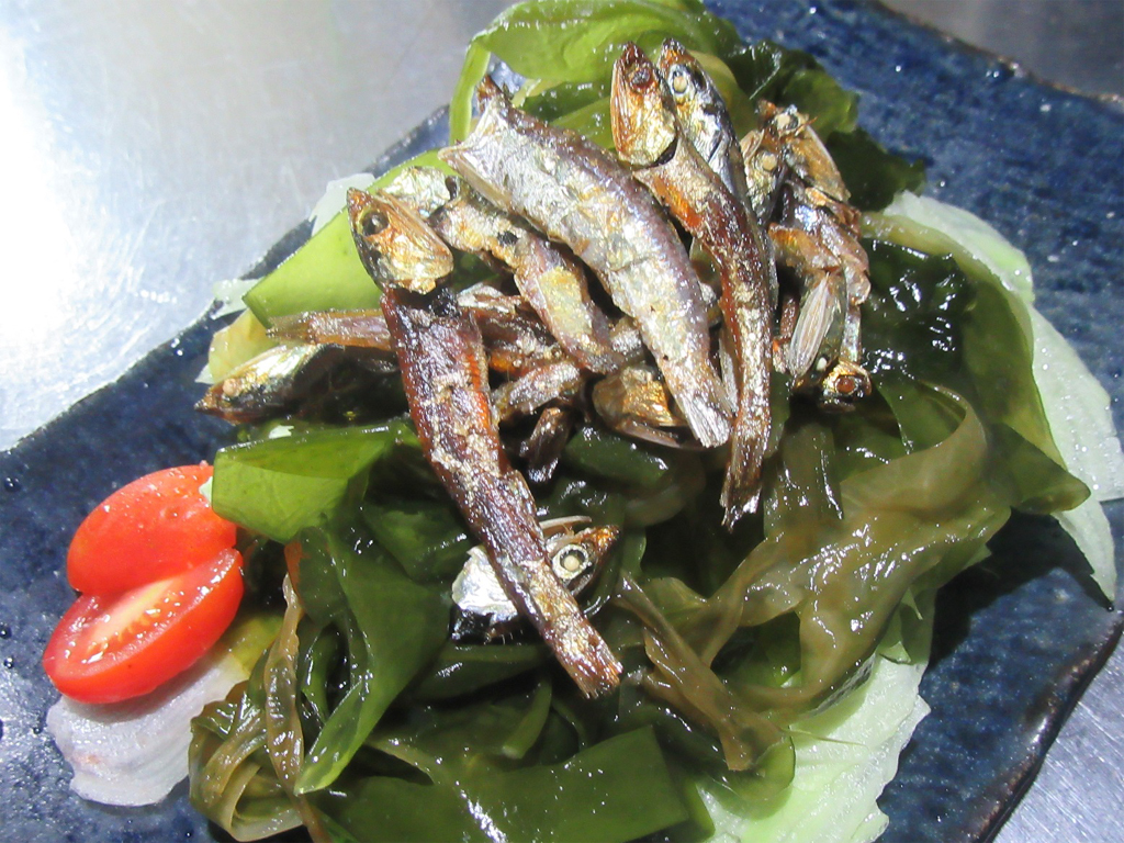 鳴門産塩蔵わかめ＆いりこ使用(完全無添加） Using iriko(small fishes) & seaweed(sesame oil & natural salt accent)（Completely additive-free)