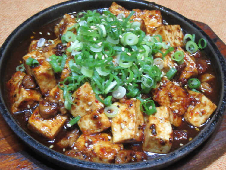 非遺伝子組み換え豆腐＆国内産豚肉＆自家製みそダレ使用 Using local tofu(GMO)&local pork&miso sauce(hand made)