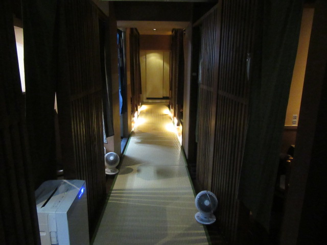 温もりのあるタタミの通路